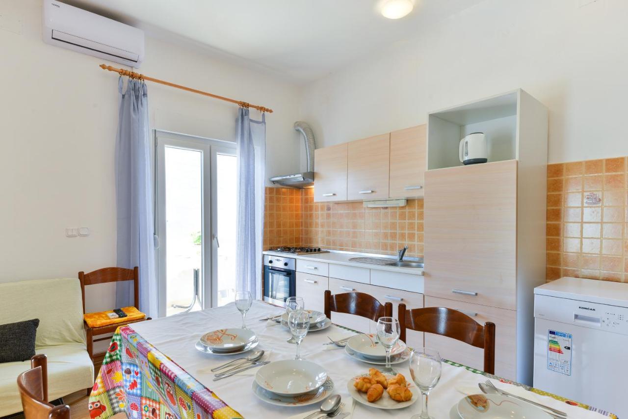 Apartments Lavanda Turanj Exterior foto